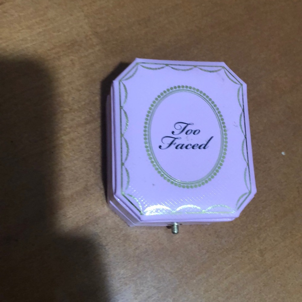 Too Faced Highlighter